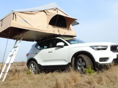 Gehuurde daktent op Volvo XC40